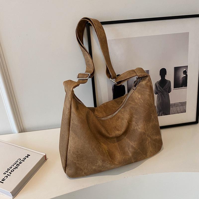 Large Capacity Bag Women's Autumn and Winter 2025 New Fashion Niche Design Shoulder Messenger Bag Retro Women Tote Bag