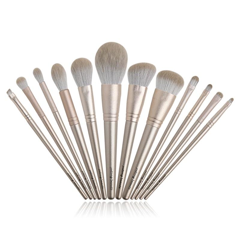 Das glänzende goldene 12-teilige Make-up-Pinselset mit weichen synthetischen Haaren Beauty-Make-up-Pinselset