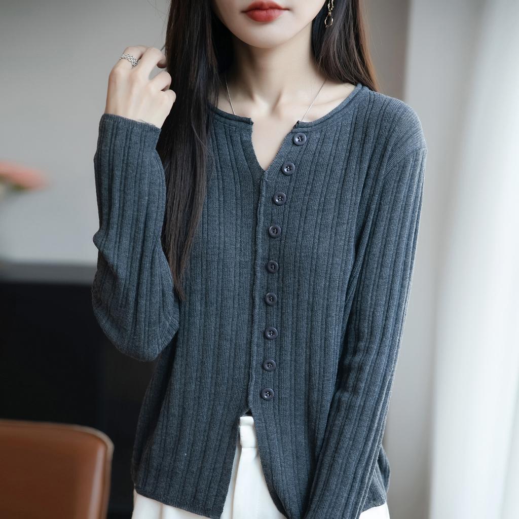Spring and Autumn New Design V-neck Knitted Sweater, Women's Split Button Base Layer, Short Coat, Sweater Top