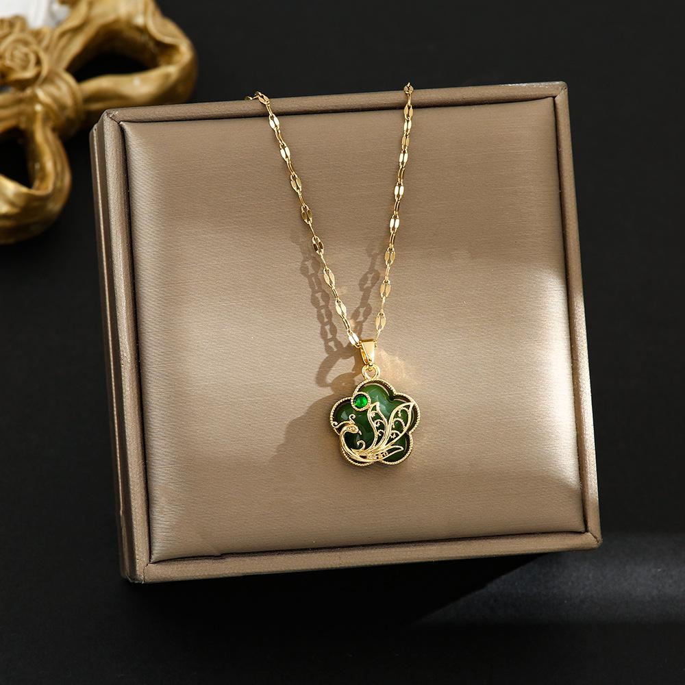 Elegante Pingente de Cabacinha com Fecho de Paz de Jade - Corrente para Clavícula em Aço Titânio no Estilo Chinês Retro