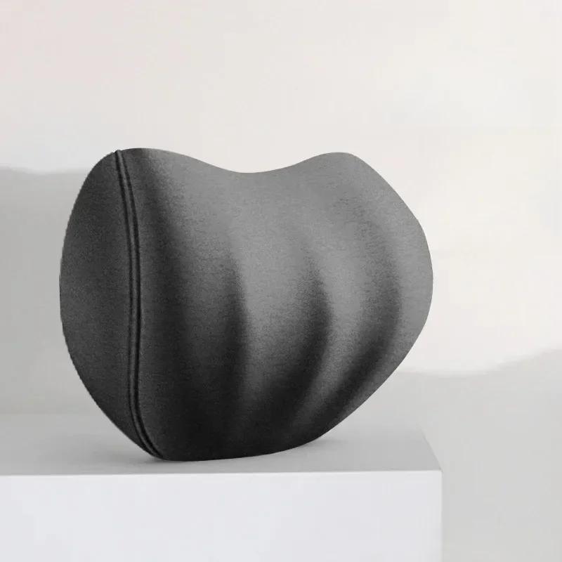 Opěrka hlavy do auta je semišová opěrka hlavy z paměťové pěny s pomalým odskokem pro pohodlný zážitek z jízdy.