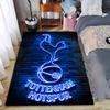 "Blaues Neon Tottenham Hotspur Logo Teppich mit Ziegelwand Design" Geeignet zur Verwendung als Anti-Rutsch für Wohnzimmer Schlafzimmer Sofas
