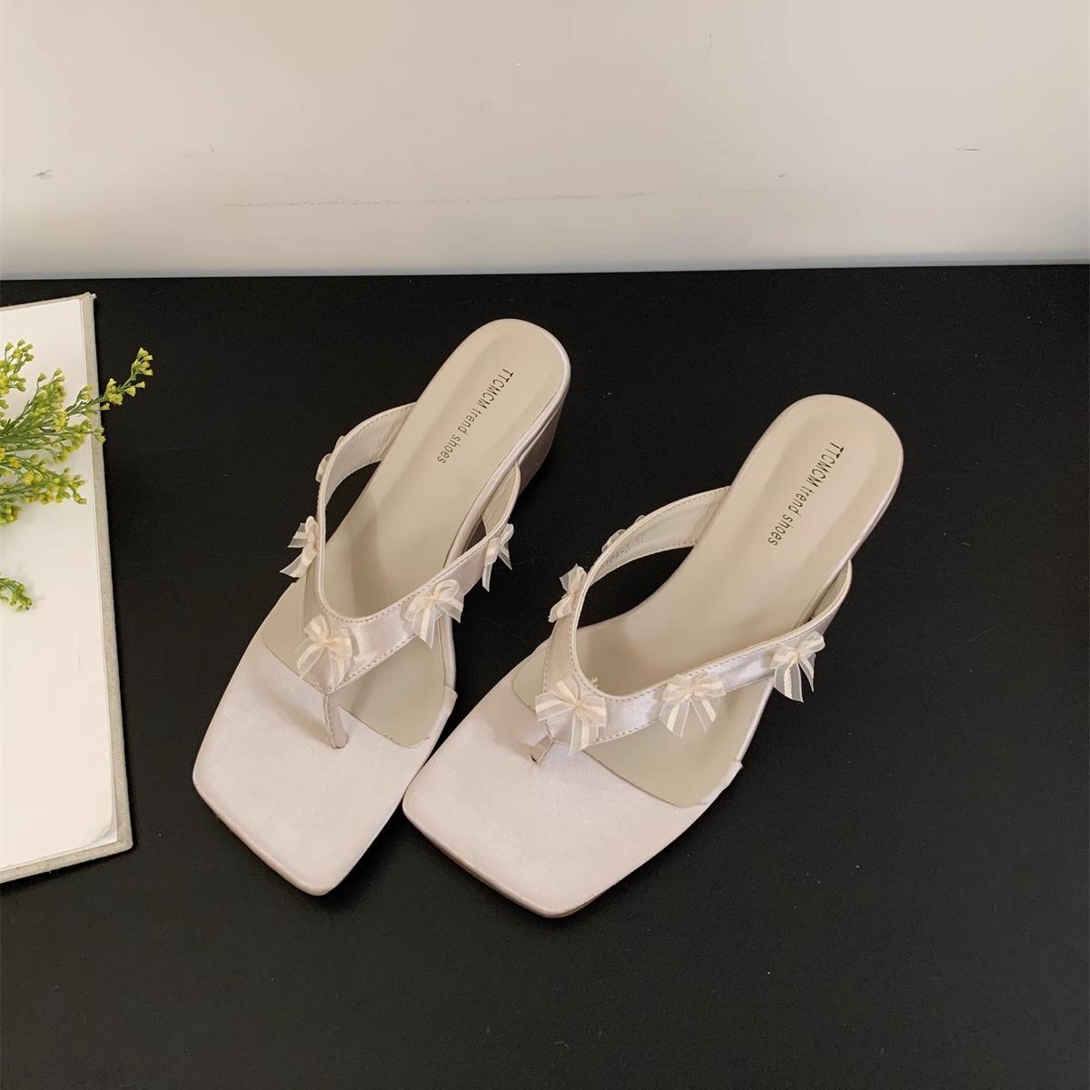 

French fairy wind slope heel flip-flops women wear 2025 summer new fashionable versatile beach cool slippers 39