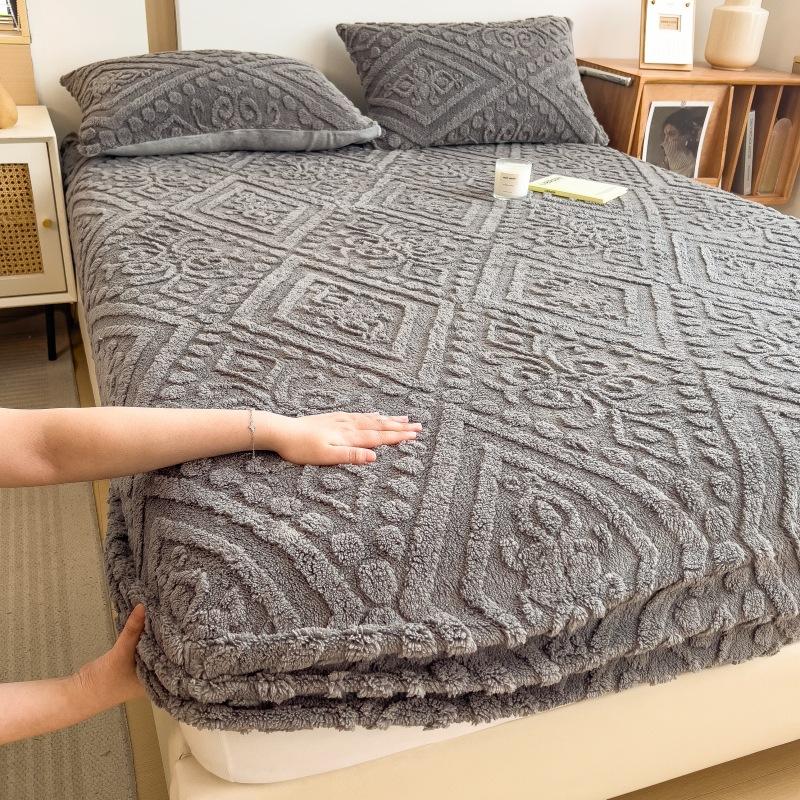 Coral Velvet Bedsheet Bedspread Milk Velvet Mattress Protective Cover Winter Plush Insulation Bedspread Single Queen King Size