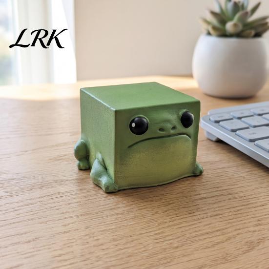 Funny Desk Gadgets Cube Frog Desktop Ornament, Resin Square Figurine for Home Office Ornament Shelf Decoration, Statue Computer Table Decoration Small