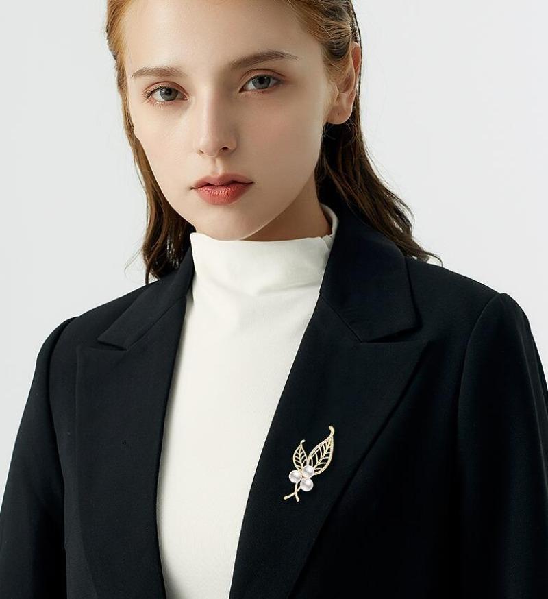 1Pc Delicate Leaves Brooch for Women Men Fashion Plant Flower Pins Brooches Jewelry Trendy Accessories Party Gifts