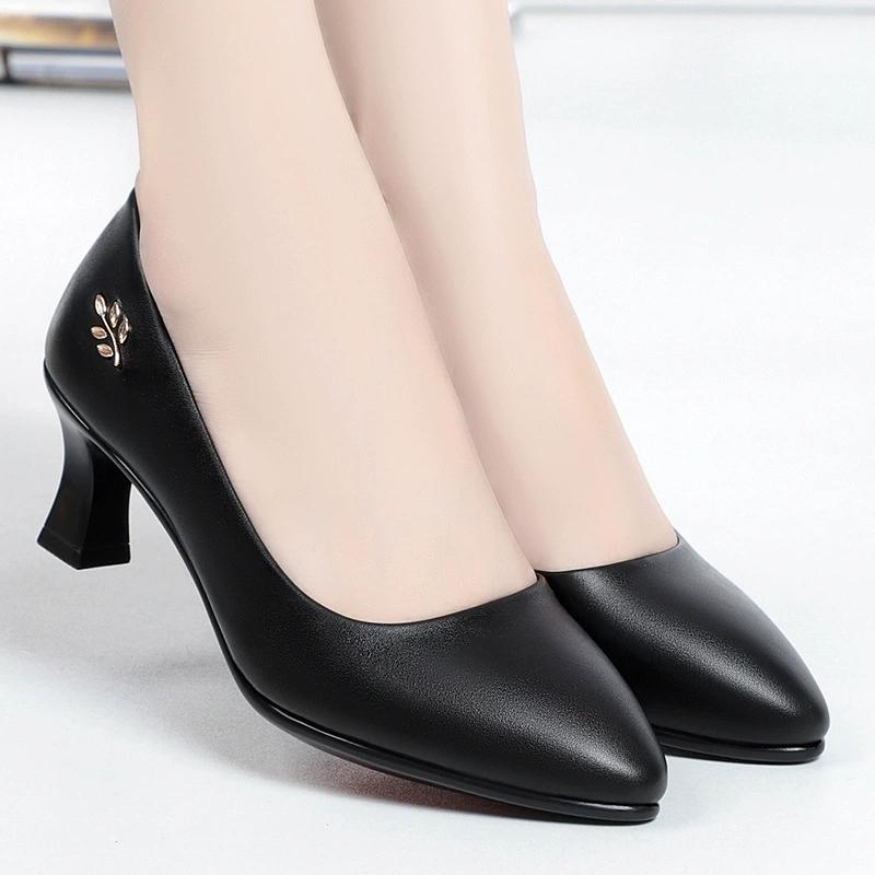 Scarpe da donna in pelle morbida adatte per piedi grassi e larghi di mezza età tacchi alti lavoro professionale scarpe in pelle