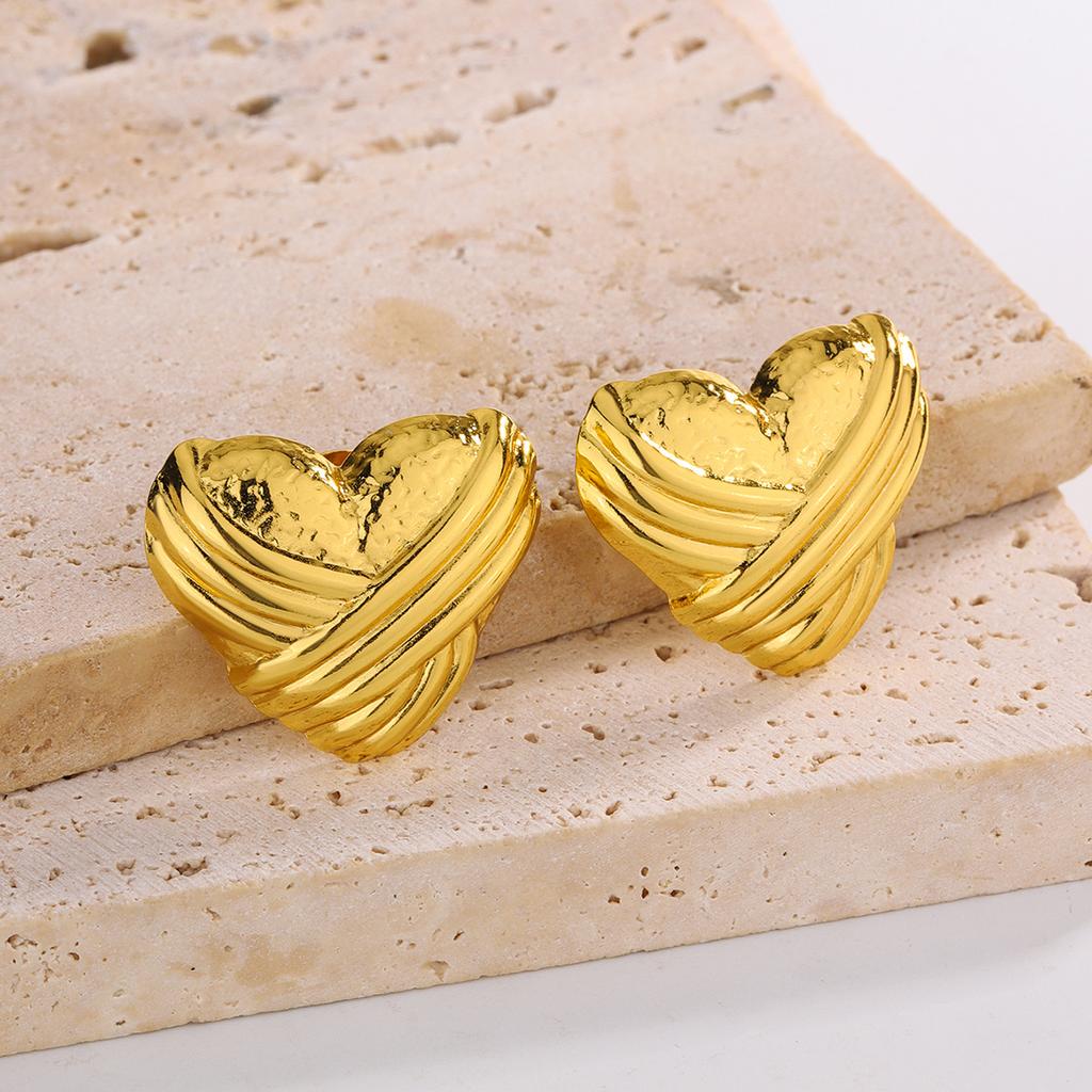 Earrings French Light Luxury Love Earrings 1111 Simple Temperament Heart Stud Earrings Titanium Steel Earrings