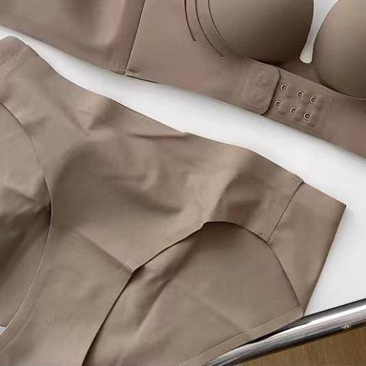 Traceless underwear women s small breasts gather and show large breasts, lift the upper breast to prevent sagging, close the secondary breasts 32/70AB
