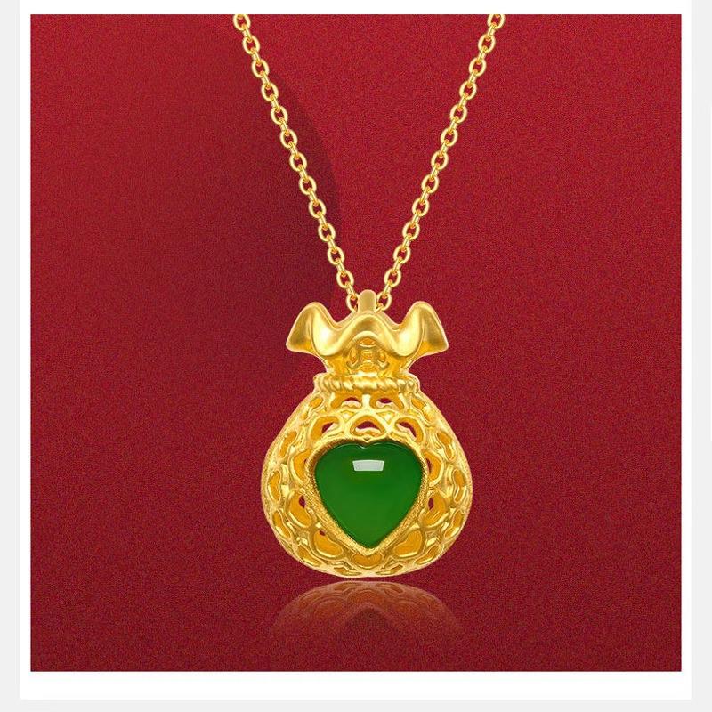 

Ожерелье с кулоном в виде зеленого сердца, покрытое медью и золотом: Минималистичный и роскошный, не тускнеющий аксессуар.