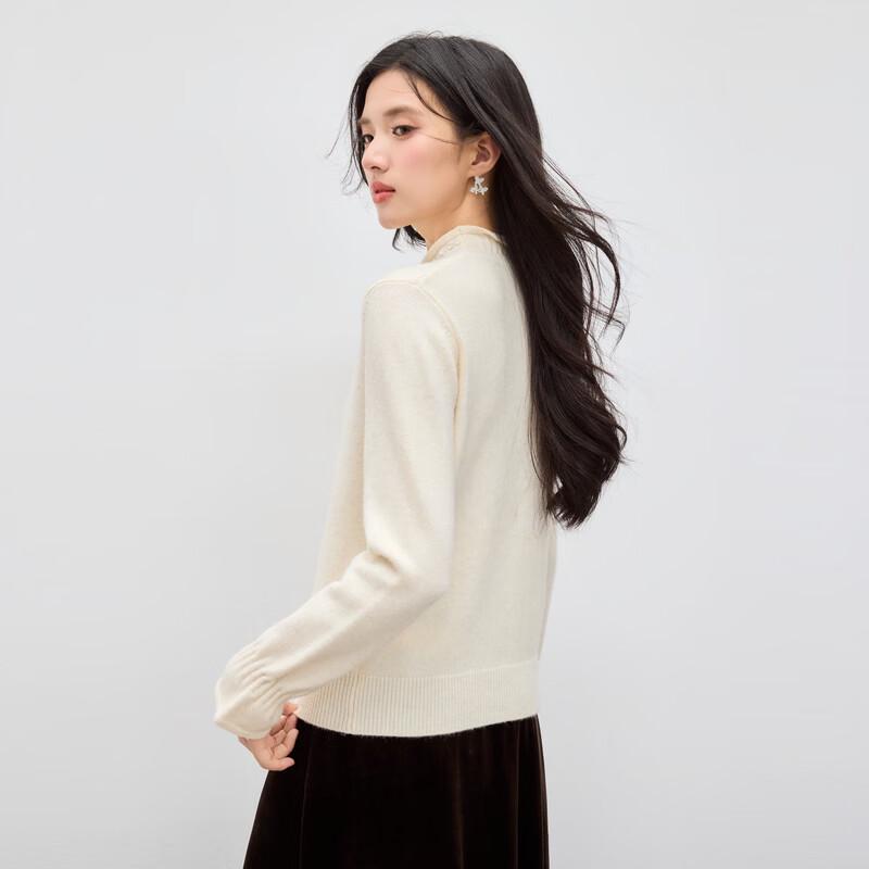 Qiu Shui Yi Ren Women's Pearl Trim Mock Neck Knit Sweater