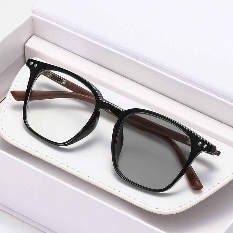 Women Oversizes Frame Photochromic Myopia Glasses New Fashion Ladies Near Sight Eyeglasses Finished Sunglasses Diopter 0 To -4.0
