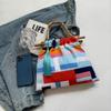 Eine mehrfarbige Patchwork-Stoff-Material Damenhandtasche, alle Frauen sind verwendet, um Temperament zu verbessern, um den täglichen Bedarf zu decken