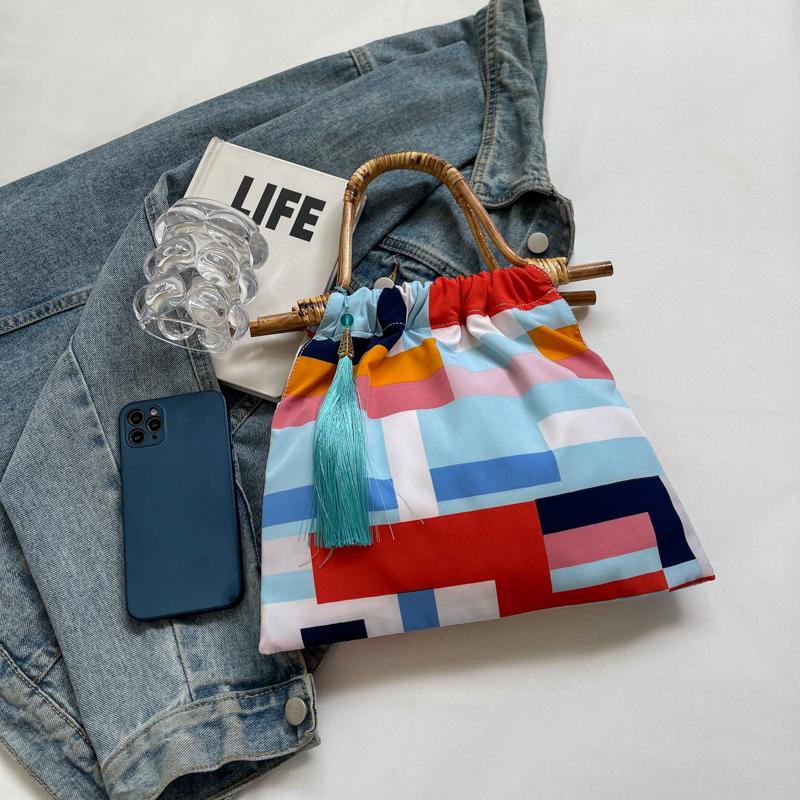 Eine mehrfarbige Patchwork-Stoff-Material Damenhandtasche, alle Frauen sind verwendet, um Temperament zu verbessern, um den täglichen Bedarf zu decken
