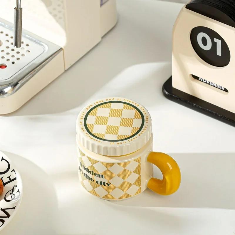 400ml Checkerboard Flower Pattern Ceramic Cup with Lid and Handle Coffee Cup Home Office Breakfast Milk Cups Birthday Gift