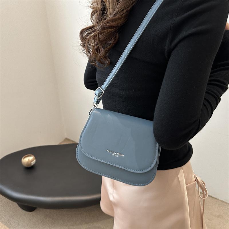 Korean Version of Small Square Bag Texture Casual Messenger Bag Cute Simple Bag Women's 2025 New Trendy and Beautiful Shoulder Bag