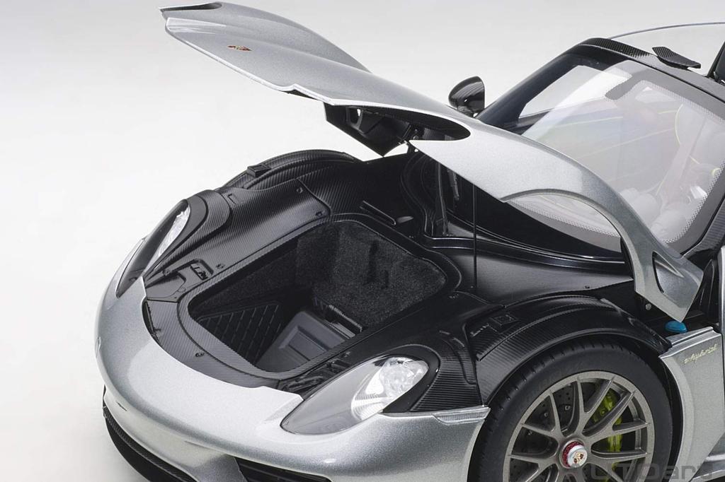 AUTOart Porsche 918 Spider Beissach Package Silver Metallic Finished Product 1/12