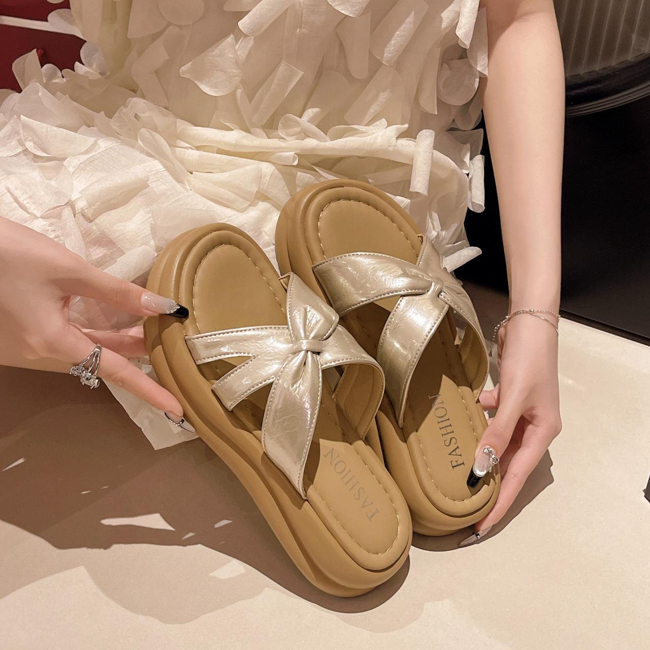 

женские пляжные шлепанцы на толстой подошве из искусственной кожи, обувь 2025, новая летняя одежда, крутые шлепанцы высокого класса с юбками 40 золотой