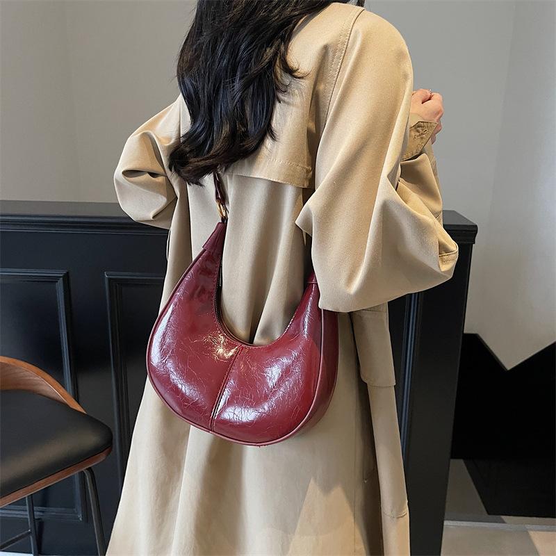 This year's popular bag women's 2025 new fashion high-end sense foreign style shoulder underarm bag retro versatile messenger bag
