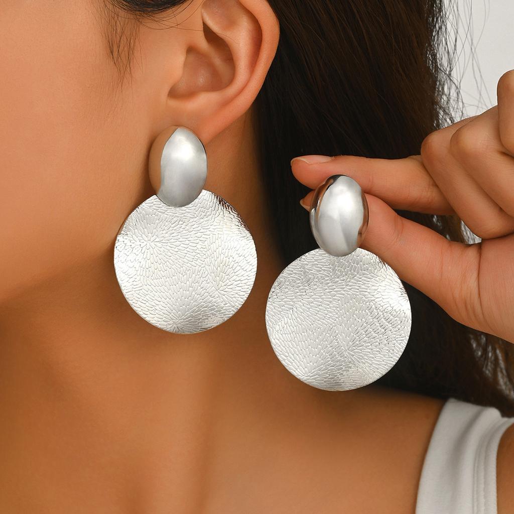 European and American style earrings, niche simple round metal pattern design earrings, versatile personalized temperament earrings
