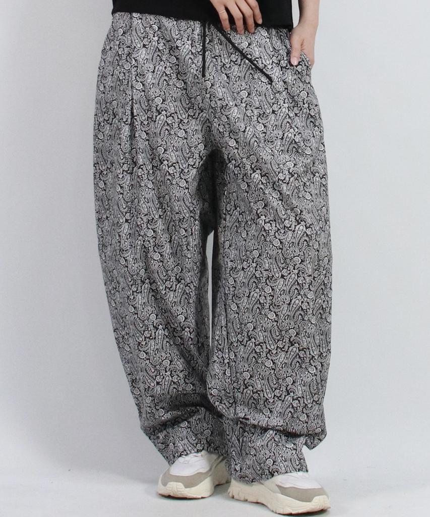 Deumakeu Paisley Side One Tuck Curved Wide Pants Black