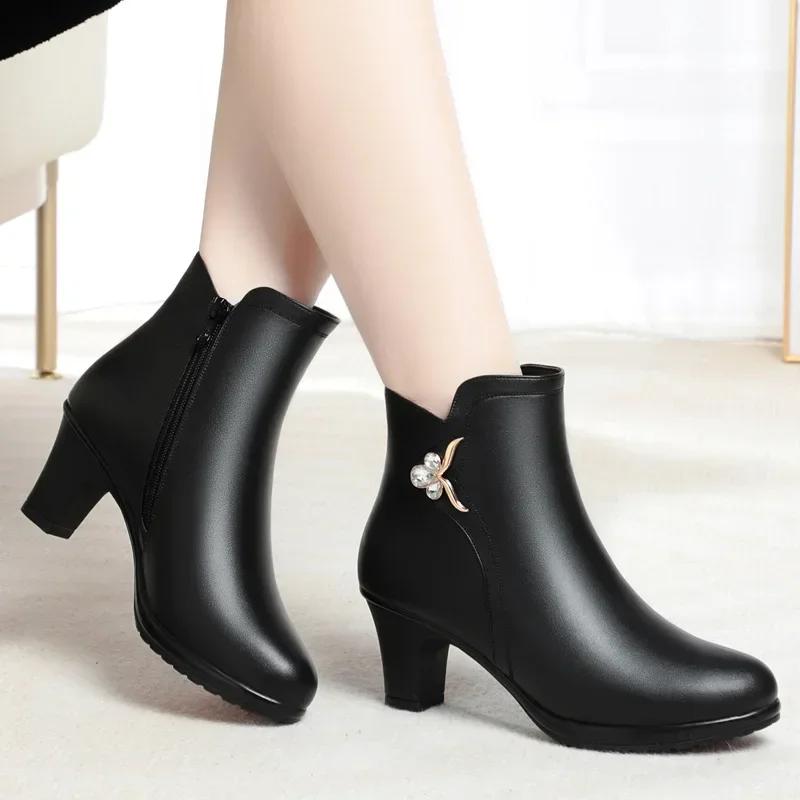 Fashion 6cm Fashion Breathable Business Casual Med Block Heels Shoes Winter 2025 Black Soft Leather Short Ankle Snow Boots for Work Mom