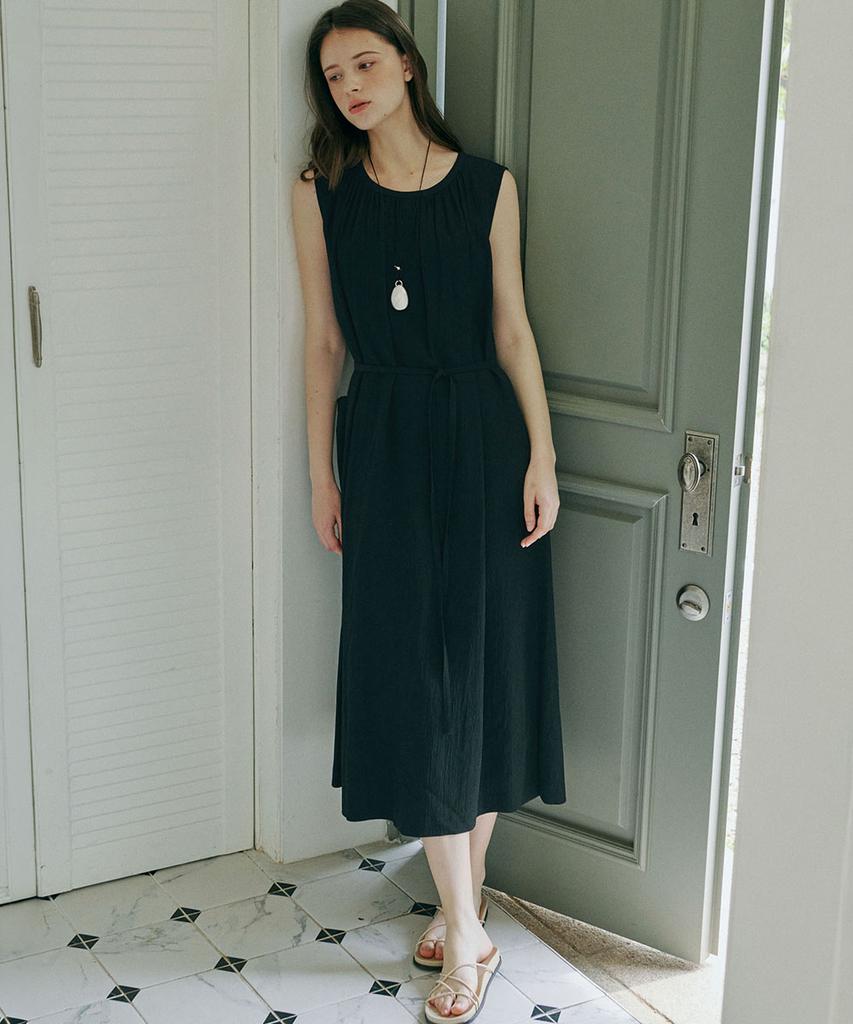 MALOUPE 7107 Crinkle Sleeveless Long Dress (Black)