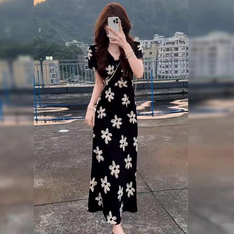 Large size French temperament Royal sister style black floral V-neck dress summer new slim-fitting belly long skirt
