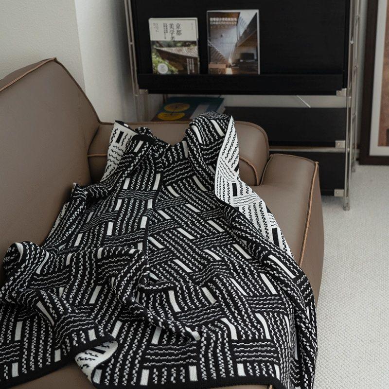Vintage Black-White Striped Knitted Sofa Throw Blanket - Single-Person Office Nap Shawl AC Blanket