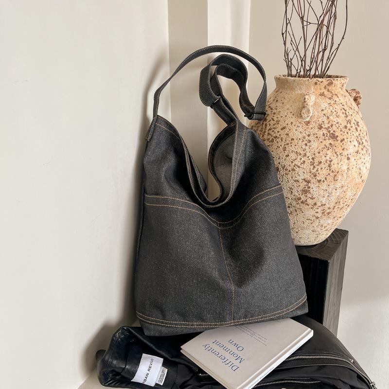 

Large capacity denim bag simple shoulder messenger bag schoolgirl lazy 2025 shopping bag tote bag чорний