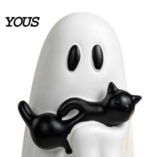 Gothic Style Home Ornament Halloween Ornament, Ghost Hugging A Black Cat Sculpture, Small Resin Collectible for Unique Figurine, Bedroom Entrance