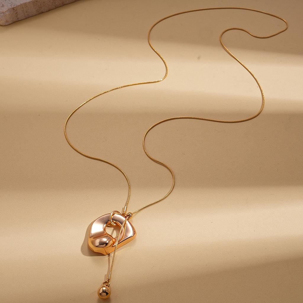 Simple geometric irregular round pendant sweater chain necklace