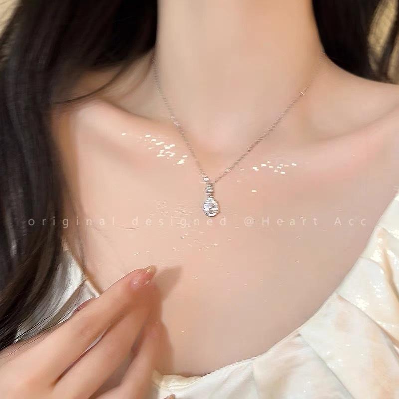 Temperament Water Drop Necklace Women's New Light Luxury Niche Design Sense Advanced Neck Chain Student High Value