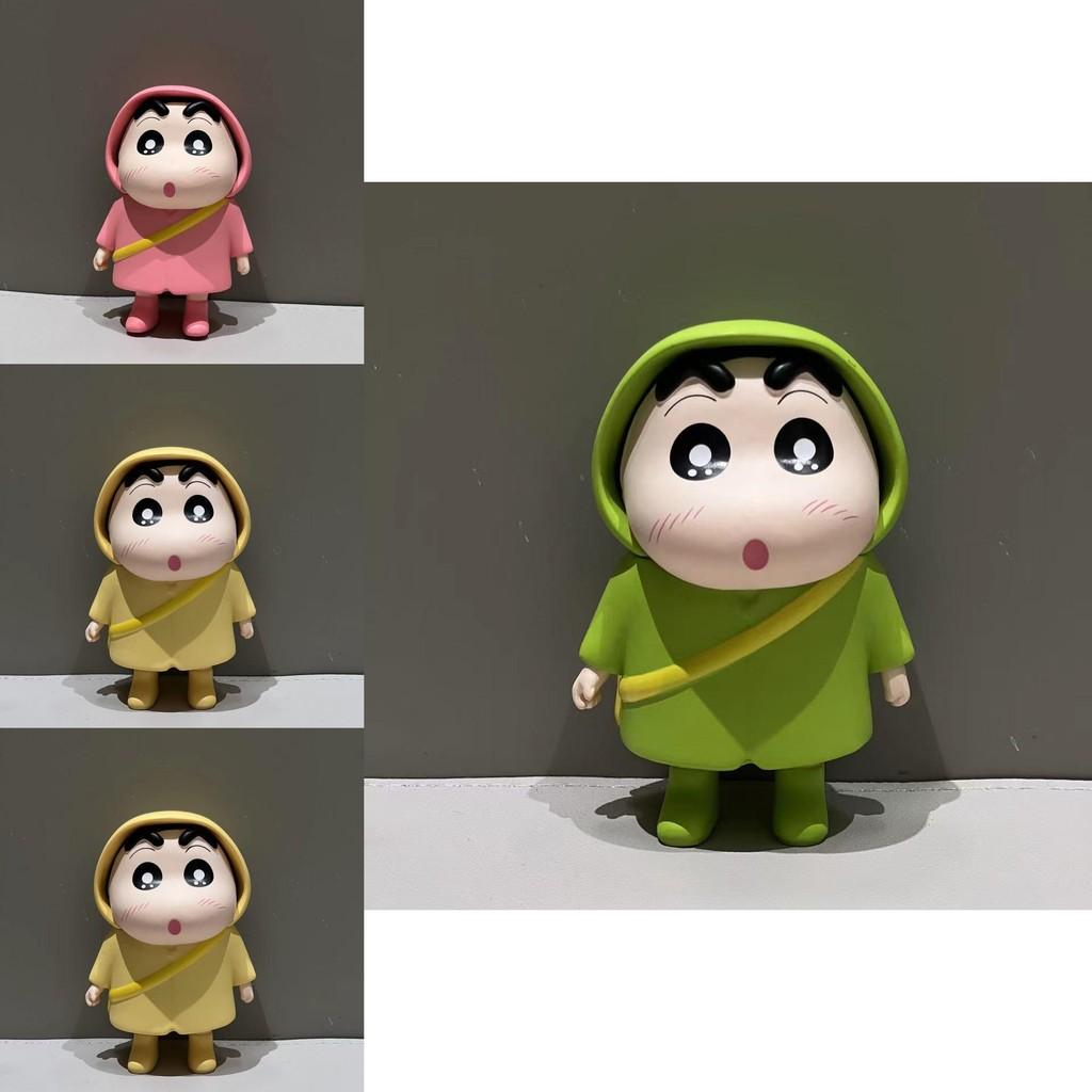 Niedliche Shinnosuke-Figur im bunten Regenmantel aus PVC für Schreibtisch, Auto und Zuhause