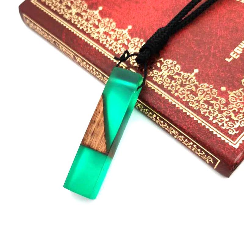 

Exquisite Resin Solid Wood Splicing Necklace Color Resin Wood Necklace N722