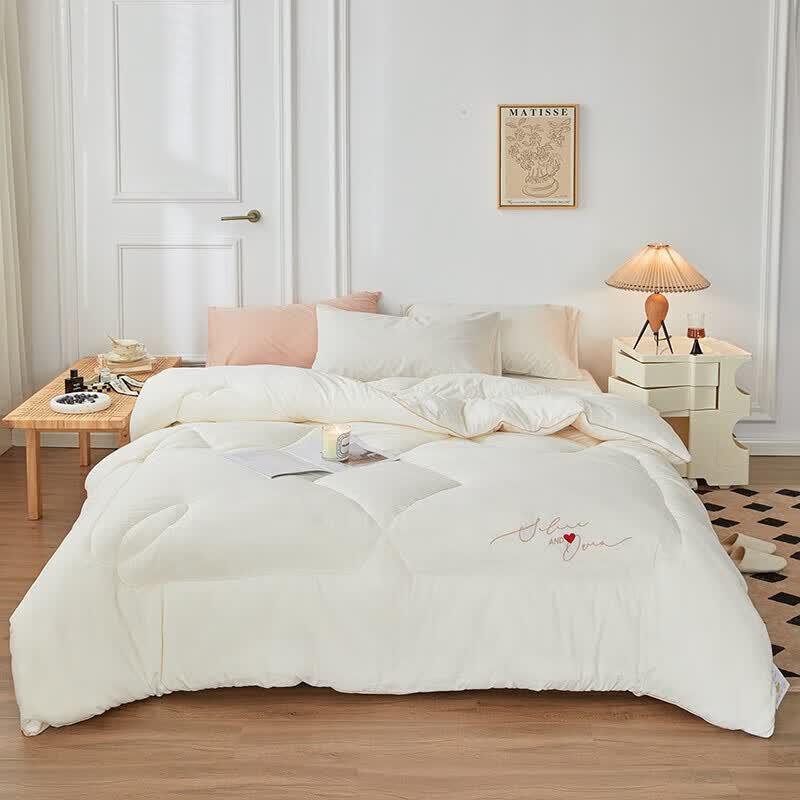 

Furcherbo Embroidered Velvet Soybean Fiber Quilt
