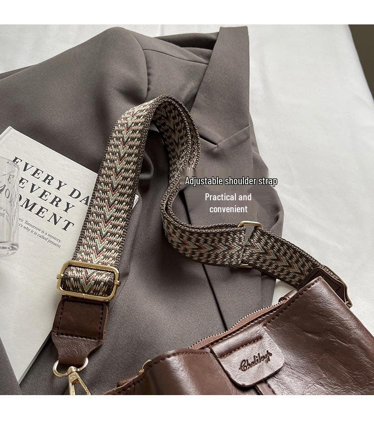 2025 Autumn/Winter Retro Crossbody Bucket Bag – Large Capacity, Trendy Niche Underarm Handbag