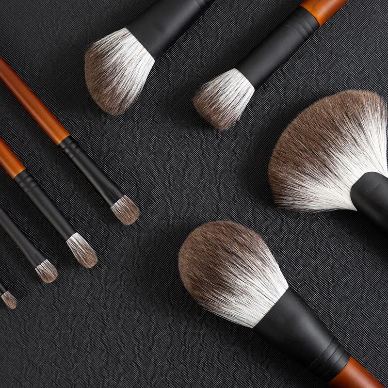 8-Piece Snow Fox Makeup Brush Set: Soft Powder, Stippling, Animal Hair Eyeshadow & Blending Brushes