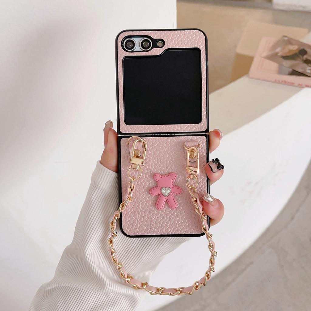 Applicable to Samsung ZFlip5 folding case cartoon bear lychee pattern zflip4 mobile phone chain wristband protective case