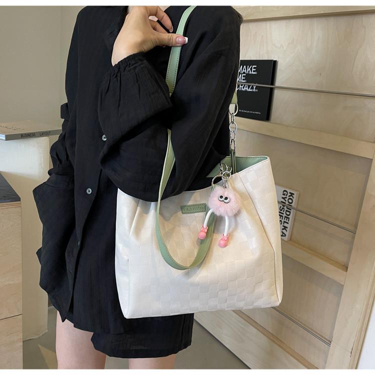 Trendy 2024 Summer Fashion Single Shoulder Tote Bag For Women Stylish Large Capacity