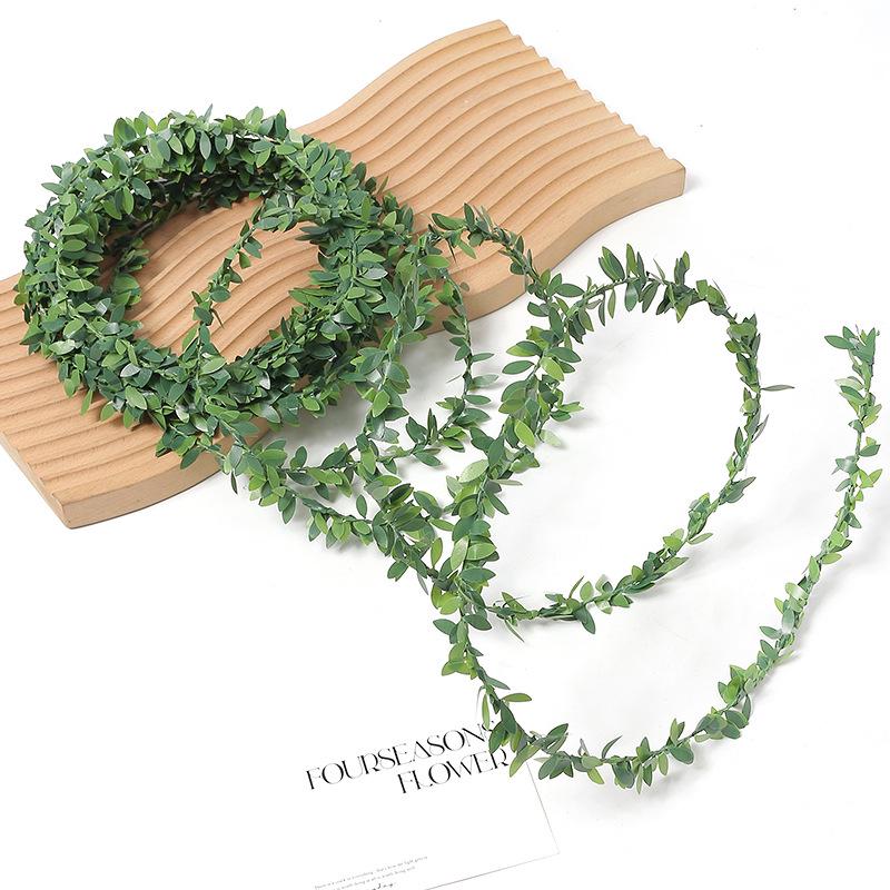 DIY Green Leaves Vine Wreath Material for Living Room Wall Decor, Birthday Scene Setup, Plastic Green Plants