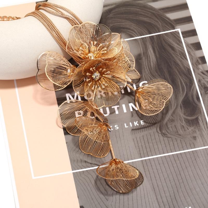 Personalized Flower Pendant Necklace Statement Chunky Necklace for Women Girl Gifts Rhinestone-Flower Clavicle Chain