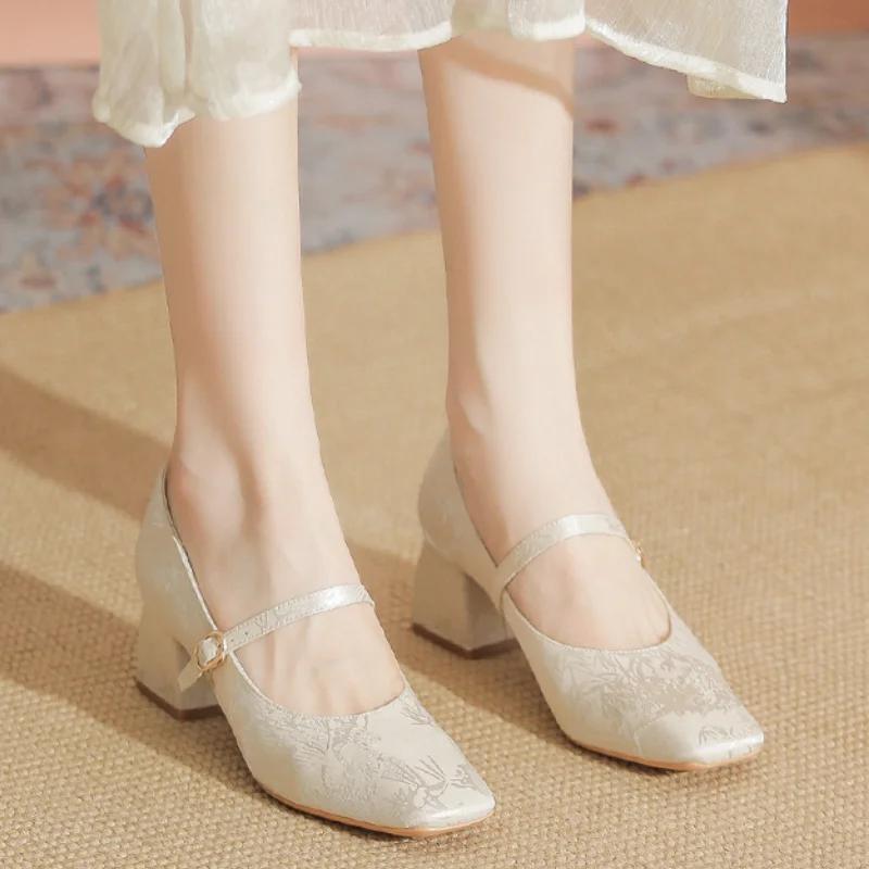 Fashion 2024 New Chinese Style Chinese Flat Shoes Women's Autumn Retro French Ballet Square Head Embroidered Button Thick Heels