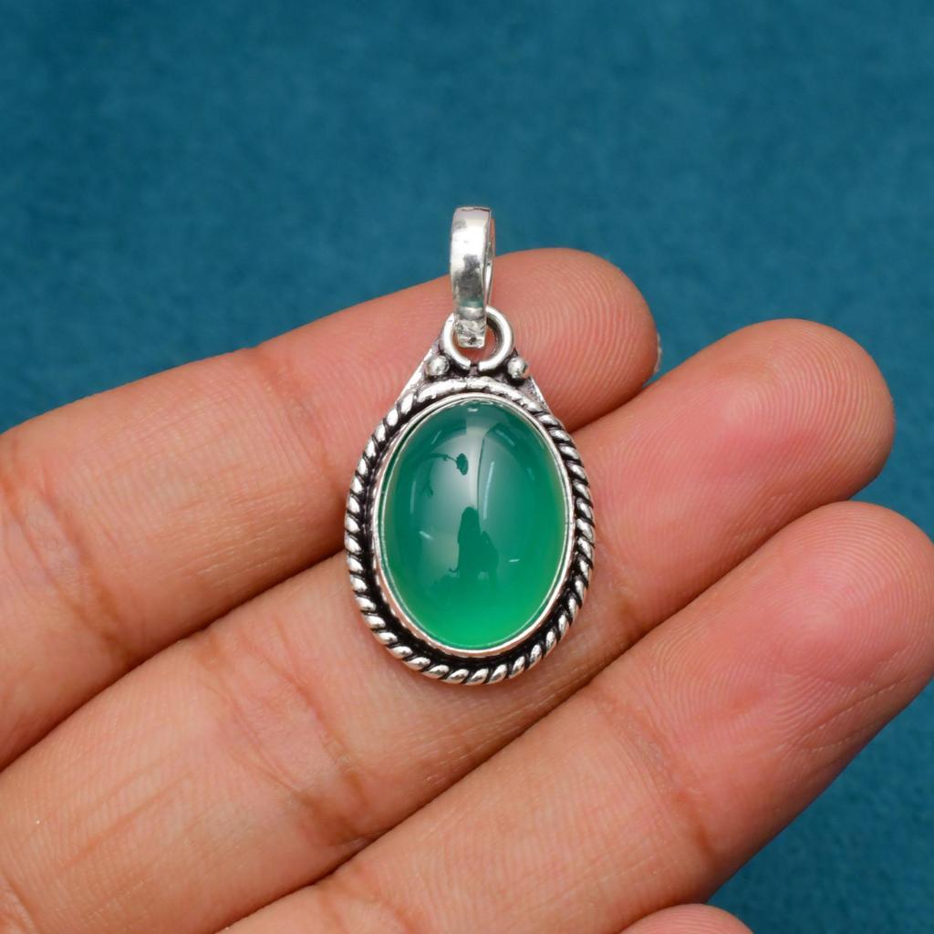 Green Onyx Gemstone Pendant Gemstone : 925 Sterling Silver Handmade Jewelry Pendant