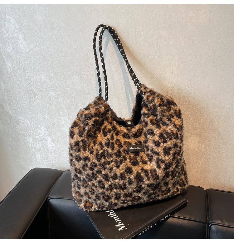 Shoulder bag, foreign style leopard print plush trend chain 2025 new model, versatile personality, simple fashion and casual support