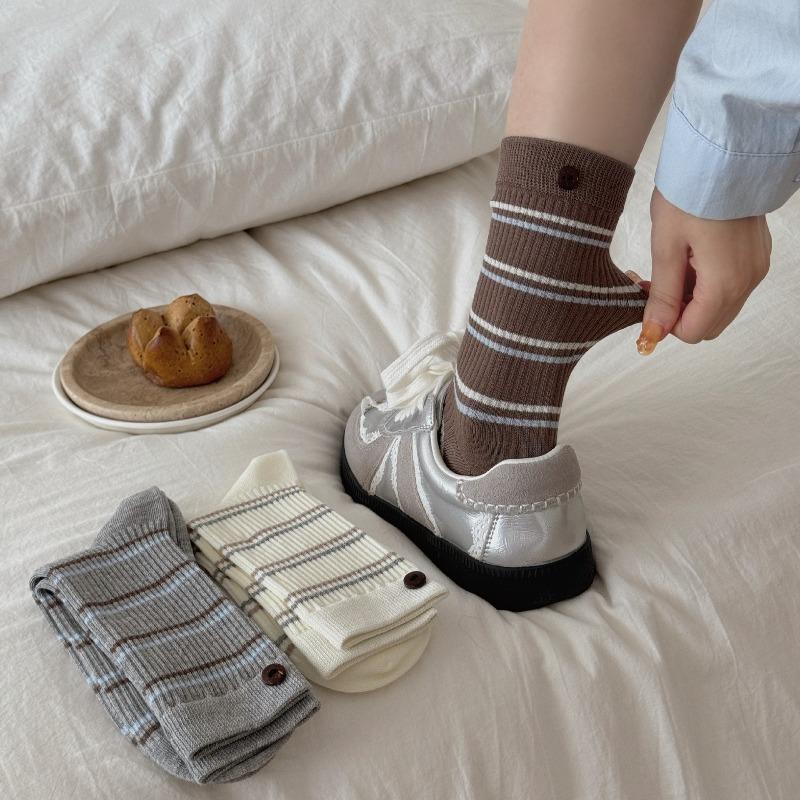 Autumn and Winter Micro-pressure Anti-pilling Boneless Pure Cotton Pile Socks, Personalized and Trendy Button School Style Thigh-high Socks