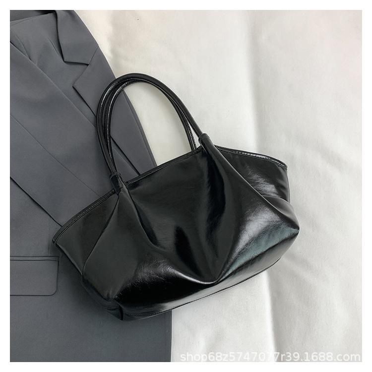 

Premium oil wax pitot bag women s niche vegetable basket bag retro commuter handbag casual shoulder armpit bag чёрный