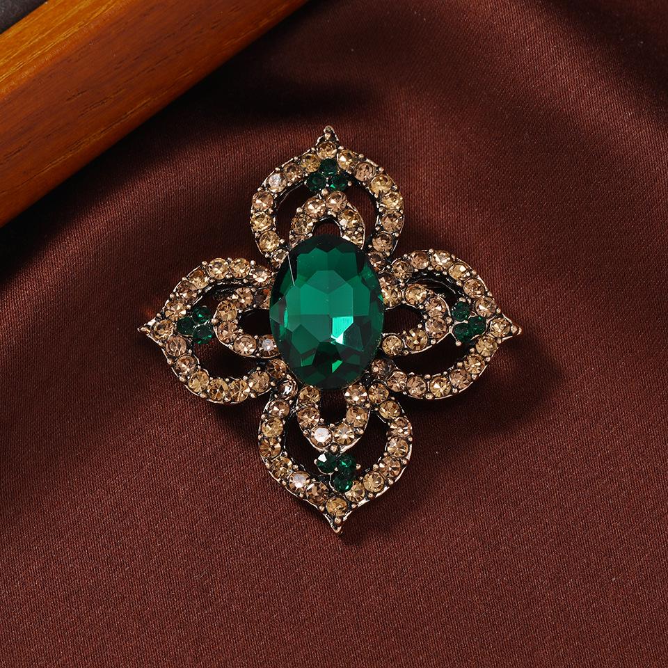 Vintage Rhinestone Floral Brooch - Elegant Hollow Design, Women's Suit Accessory Pin
