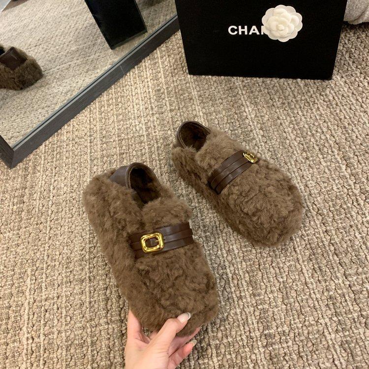 

Две женщины в пушистых туфлях 2025 новая осень и зима толстая подошва увеличивающая рост ремешок с пряжкой наплавленные утолщенные одни педали хлопковые туфли женские 40 коричневый