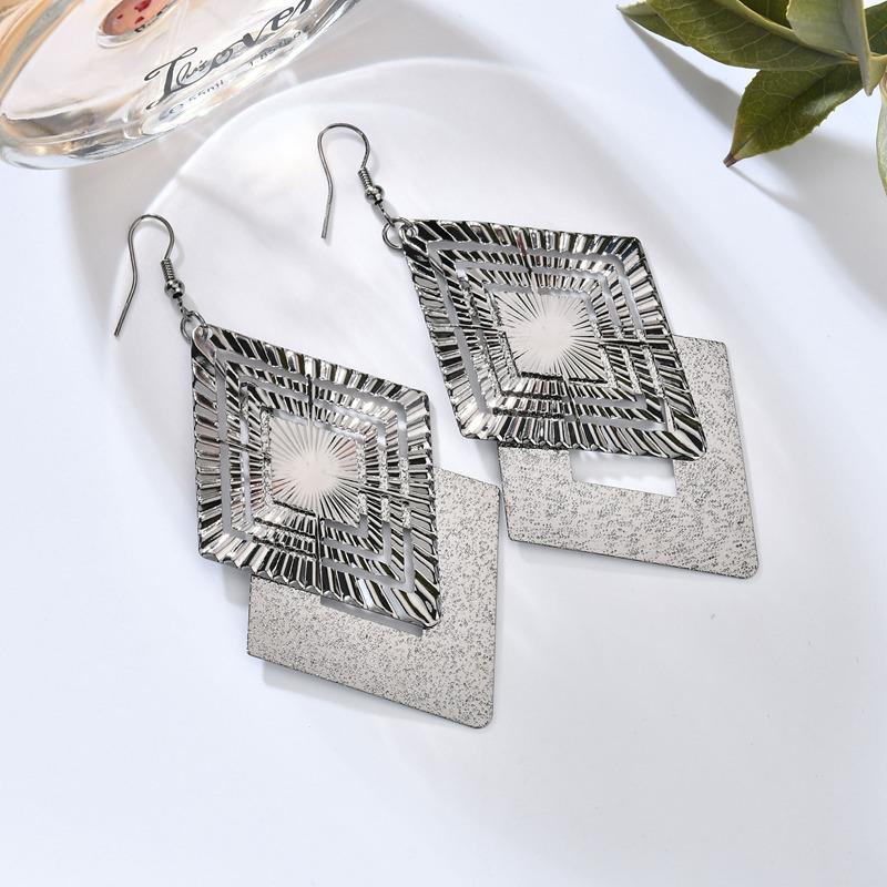 Matte Metal Hollow Double Layer Diamond Drop Earrings with Hook Clasp чёрный